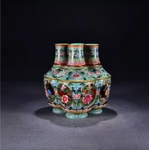 五彩花卉纹五筒瓶