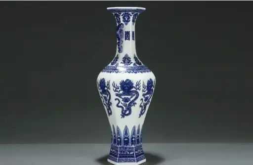 青花龙纹双耳菱形赏瓶